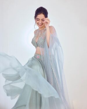 Ashika Ranganath Instagram - 👸
For the launch of @joscojewellers in Namma Bengaluru! 

Shot by @sandeep.mv 
Outfit @sithara_kudige 
Styling @stilerush_by_varshinijanakiram @varshini_janakiram 
Accessories @joscojewellers 
Make up @makeupbyabhilasha 
Hair @paramesh_hairstylist 
Location @_sunburstt_