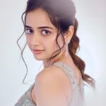 Ashika Ranganath Instagram - 👸 For the launch of @joscojewellers in Namma Bengaluru! Shot by @sandeep.mv Outfit @sithara_kudige Styling @stilerush_by_varshinijanakiram @varshini_janakiram Accessories @joscojewellers Make up @makeupbyabhilasha Hair @paramesh_hairstylist Location @_sunburstt_