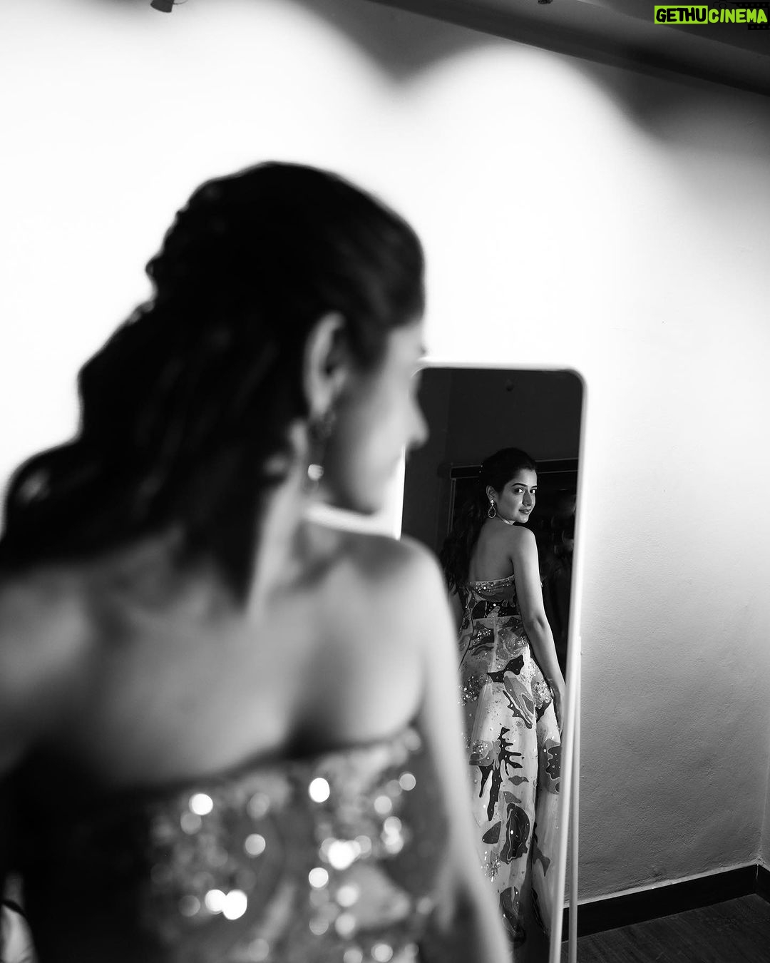 Ashika Ranganath Instagram - For star parivar awards 2023 ✨ @manogna_gollapudi @sahilkochharofficial @petalsbyswathi @screamstudiosbyharsha @urjapatel_artistry @paramesh_hairstylist @theblindersstudio @theblinders.in