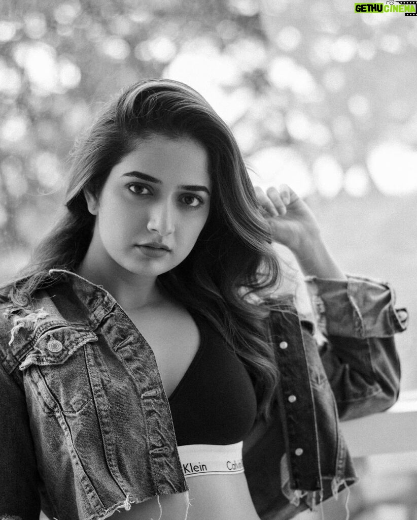 Ashika Ranganath Instagram - 🖤 Denim 🖤 In frame : actress : @ashika_rangnath Shot by : @sandeep.mv Make up : @urjapatel_artistry Hairstyle by : @paramesh_hairstylist Location : @_sunburstt_ Shot with @nikonindiaofficial #Z9 + lit with @profoto #B1X #ashikarangnath #sandeepmv #sunburstt #portraitsbySMV #SMV #nikonz9 #z9 #profoto 🖤 Bangalore, India