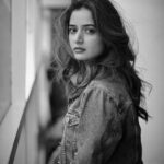 Ashika Ranganath Instagram - 🖤 Denim 🖤 In frame : actress : @ashika_rangnath Shot by : @sandeep.mv Make up : @urjapatel_artistry Hairstyle by : @paramesh_hairstylist Location : @_sunburstt_ Shot with @nikonindiaofficial #Z9 + lit with @profoto #B1X #ashikarangnath #sandeepmv #sunburstt #portraitsbySMV #SMV #nikonz9 #z9 #profoto 🖤 Bangalore, India