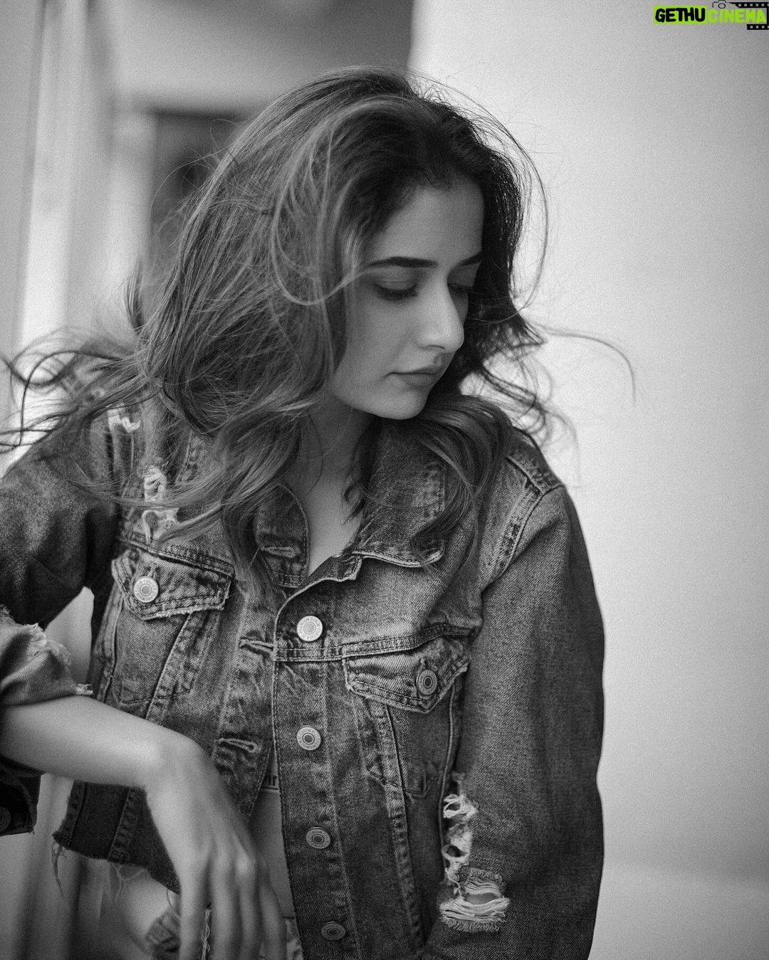 Ashika Ranganath Instagram - 🖤 Denim 🖤 In frame : actress : @ashika_rangnath Shot by : @sandeep.mv Make up : @urjapatel_artistry Hairstyle by : @paramesh_hairstylist Location : @_sunburstt_ Shot with @nikonindiaofficial #Z9 + lit with @profoto #B1X #ashikarangnath #sandeepmv #sunburstt #portraitsbySMV #SMV #nikonz9 #z9 #profoto 🖤 Bangalore, India