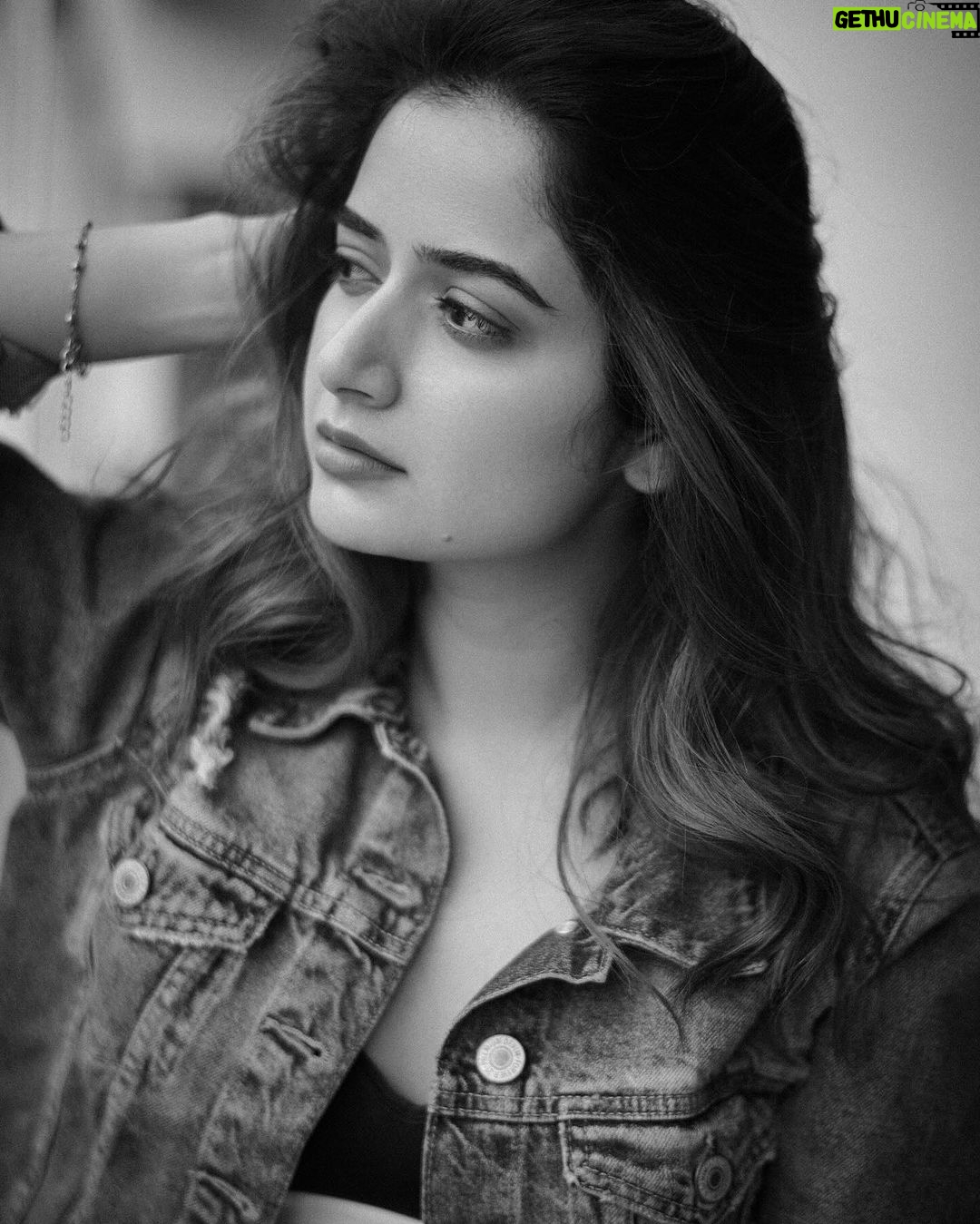 Ashika Ranganath Instagram - 🖤 Denim 🖤 In frame : actress : @ashika_rangnath Shot by : @sandeep.mv Make up : @urjapatel_artistry Hairstyle by : @paramesh_hairstylist Location : @_sunburstt_ Shot with @nikonindiaofficial #Z9 + lit with @profoto #B1X #ashikarangnath #sandeepmv #sunburstt #portraitsbySMV #SMV #nikonz9 #z9 #profoto 🖤 Bangalore, India