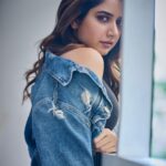 Ashika Ranganath Instagram - Denim affair 💙 Shot by @sandeep.mv Make up @urjapatel_artistry Hair @paramesh_hairstylist