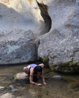 Ashima Shiraishi Instagram - Another day celebrating this beautiful planet 🌎  we can all do better to protect her 🌎 #earthday // thx for the good mems: @mercotti @earthslip @cheynacarr @noahsahady @coppersworldofficial