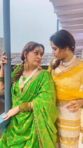 Ashita Dhawan Instagram - Coz it’s Bakari Eid 🌙 Eid Mubarak happy people 😂❤️ . . #eidmubarak #shenanigans #friends #friendslikefamily #naughty #funny #comedy #haha #lol #goodvibes #dharampatnii #aditishetty #ashitadhawan #ashybaby #dabbangdhawan #reel