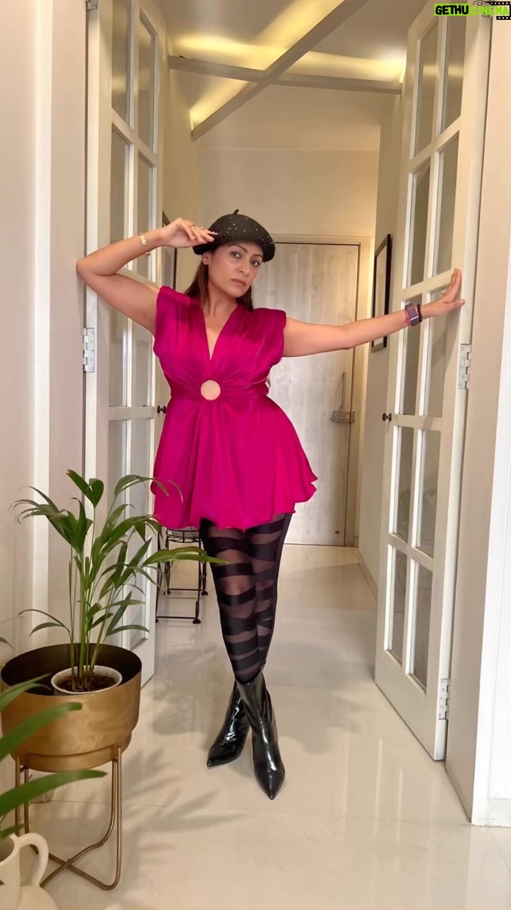 Ashita Dhawan Instagram - Here I am bitchaβsππ» . π @thefashion.tribe π€ π @stevemaddenindia . . #ashitadhawan #dabbangdhawan #dhawanswhoarehappy #dhawanandonly #DHAWANPRASH #trending #tosenaina #dancereel #danceislife #ilovedancing