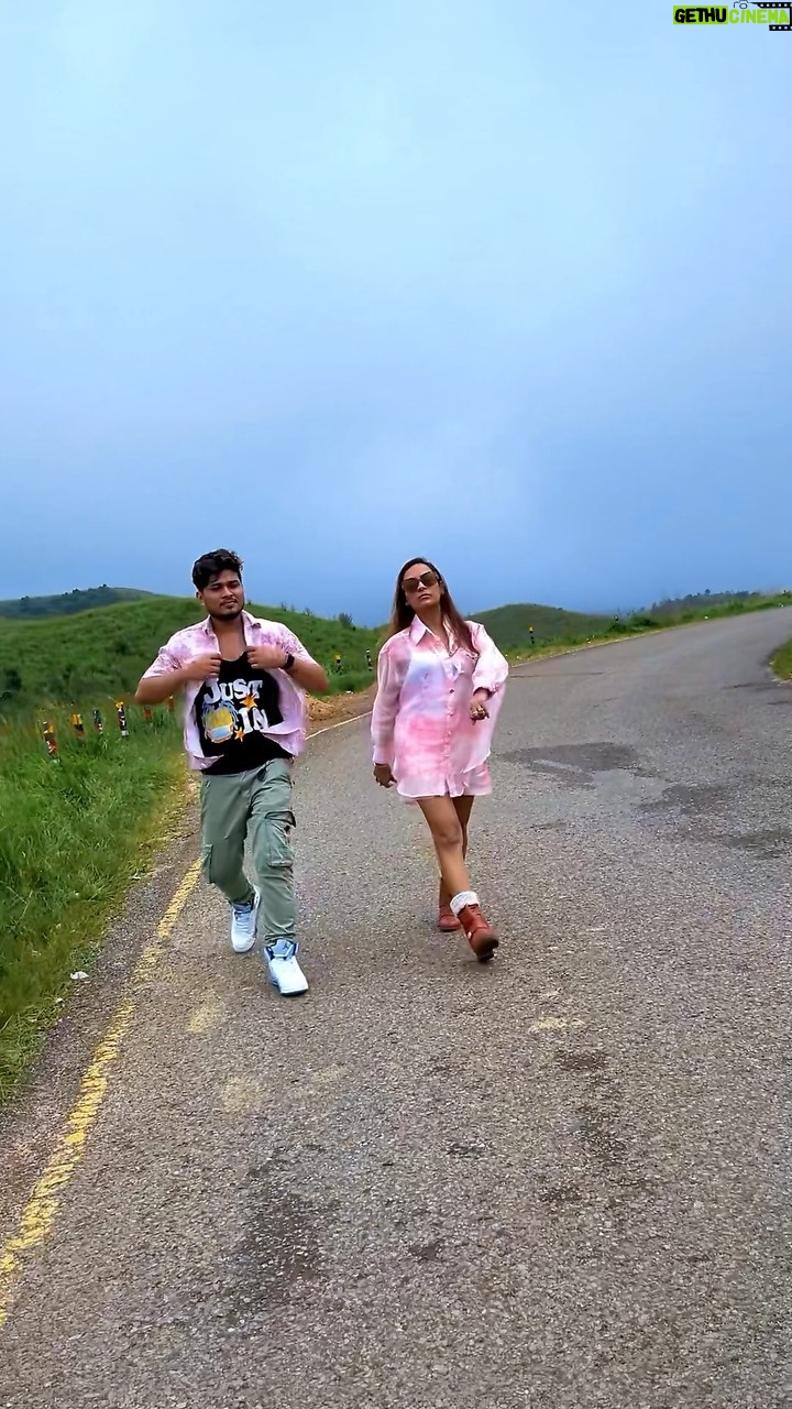 Ashita Dhawan Instagram - With @ashitadhawan mam . #jawan #musically . . . . #meghalaya #sevensisters #cherapunjee Cherapunji, Meghalaya, India