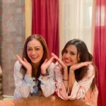 Ashita Dhawan Instagram - Jab dost saath ho, Toh kyu karu fikar😉🐽 . . #friends #dost #dosti #friendship #dancers #actors #coactors #love #unconditional #dharampatni ##aditishetty #ashitadhawan #dabbangdhawan #reel #kyukaru #newsong #trending