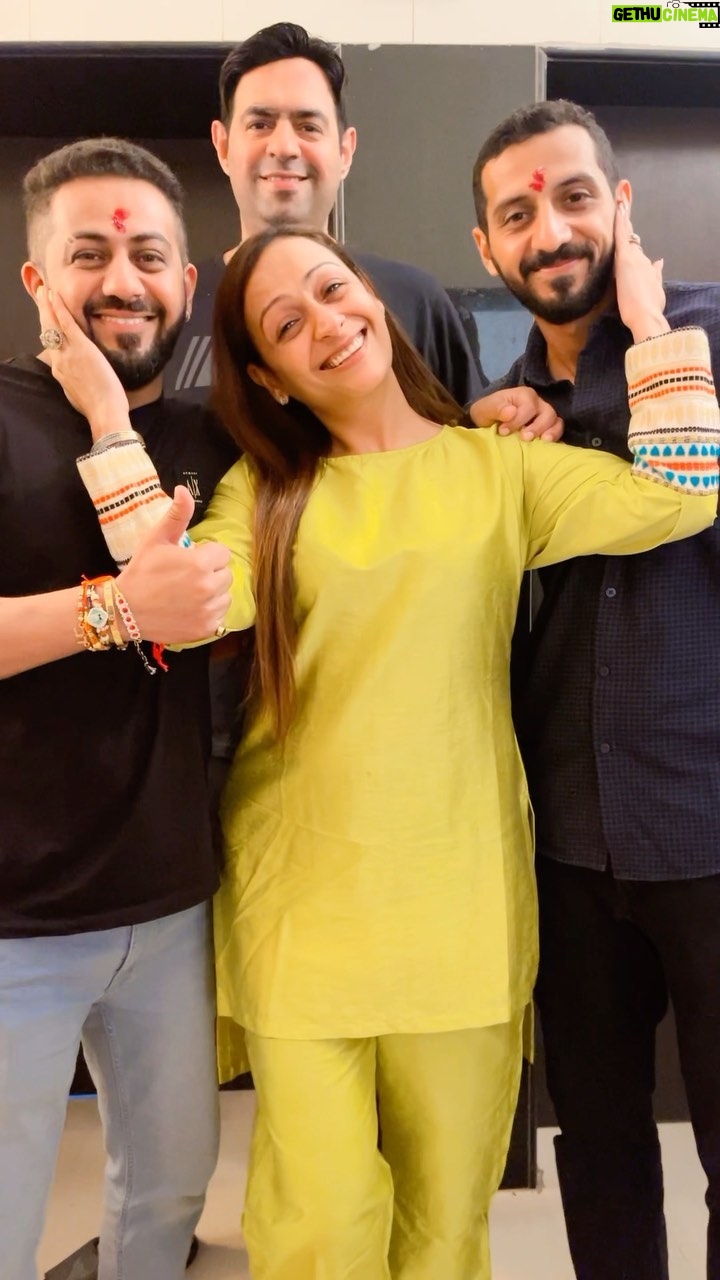 Ashita Dhawan Instagram - From Me & Mine, To You & Yours, HAPPY RAKSHABANDHAN❤️ . . #rakhi #happyrakhi #brothers #brothersister #purelove #unconditional #love #bond #togetherforever #ashitadhawan #dabbangdhawan #dhawanswhoarehappy