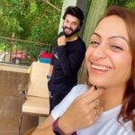 Ashita Dhawan Instagram - Caught off guard😍 . . #imitation #gameon #saileshgulabani #ashitadhawan #dabbangdhawan #partnersincrime #jaaniye #dhawanswhoarehappy #reel #love