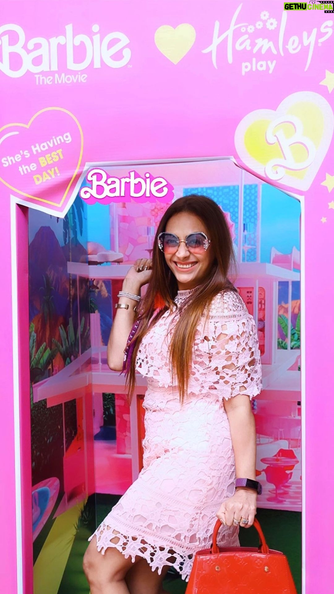 Ashita Dhawan Instagram - Coz Barbie is trending😉 Barbie’s & Ken’s, With Family & friends🩷 The Barbie Movie done right ✅ Thankyou @kishwersmerchantt 🩷 It was indeed an afternoon spent well🩷 . . #HamleysxBarbieTheMovie #barbie #barbiedoll #trending #ashitadhawan #dabbangdhawan #dhawanswhoarehappy #dhawanandonly #ashybaby @hamleys_india @barbiethemovie @barbie