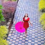 Ashita Dhawan Instagram - Naughty at 40😉 . . #ashitadhawan #dabbangdhawan #dhawanswhoarehappy #dhawanandonly #ashybaby #monsoon #baarish #rainyday #mausam #awesomemausam #reel #happyreel