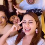 Ashita Dhawan Instagram - Coz it’s been super long since we met☺️ Yaad sataaye tum sab ki 😍 #escalatordiaries #yaadein . . #dharampatnii #friends #coactors #majormissing #pal #pyarkepal #disconights #ashitadhawan #dabbangdhawan #reel