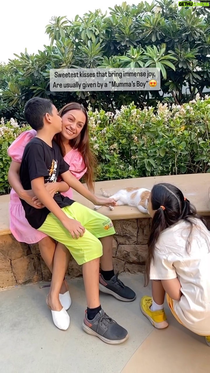 Ashita Dhawan Instagram - The face of pure love looks like:😍 . . #mykids #lifeline #heartbeat #unconditional #love #family #wearefamily #ashitadhawan #dabbangdhawan #ashybaby #dhawanswhoarehappy