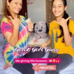 Ashita Dhawan Instagram - Jo mujhe nahi sikhaaya woh main apni beti ko zaroor sikhaaungi😈 Parenting with an audio by my darling @itsmepanchal09 ❤️ . . #motherdaughter #trendingaudio #parenting #fact #truestory #satyavachan #meriamaira #doll #meenupanchal #ashitadhawan #dabbangdhawan #ashybaby#reel
