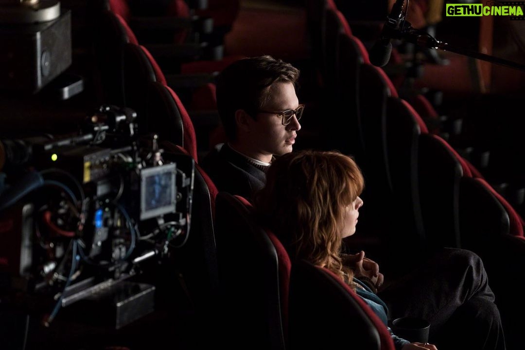 Ashleigh Cummings - 2.4K Likes - BTS of @goldfinchmovie. Still surreal.. In cinemas now ✨🕺🏽😻 #thegoldfinch #glengouldgotme