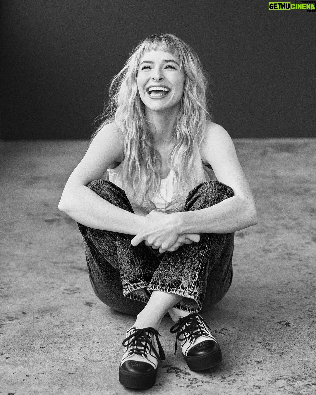 Ashleigh Cummings - 4.5K Likes - Dreamy days pretending to be the subject for @wwd 🖤🖤🖤
With the following loves..
Plastic free photos: @emilysandiferphoto
Vintage styling: @lucywarrenstyle
Eco makeup: @jennaantonmakeup
Sustainable hairs: @marcmena
Organic laugh: @theledecompany
And of course, cage-free words: @leighnordstrom
Link in bio to find out how I illegally got into acting 👌