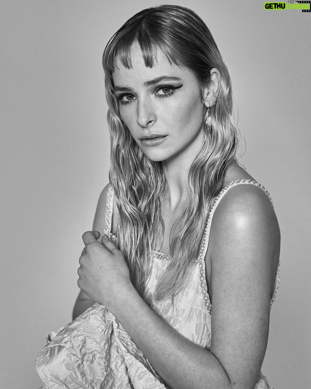 Ashleigh Cummings - 3.5K Likes - Thanks for the @citadelonprime chat, @jabeenwaheed @glamouruk 💗🖤
..and for a gloriously green shoot with the endlessly talented @emilysandiferphoto feat. second hand clothes and a planet lovin’ glam crew 😍💚
Photography: Emily Sandifer / @emilysandiferphoto
Hair: Marc Mena / @marcmena
Makeup: Jenna Anton / @jennaantonmakeup
Styling: Lucy Warren / @lucywarrenstyle
Glamour UK / @glamouruk
Writer: Jabeen Waheed / @jabeenwaheed
Link in bio.