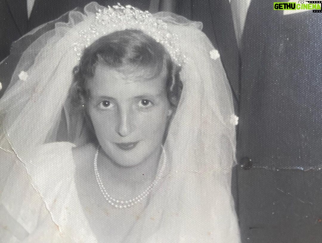 Ashleigh Cummings - 1.6K Likes - Merry birthday time, nanny! Everybody tell me a story or something you learned from your nan! 😍🌷💙