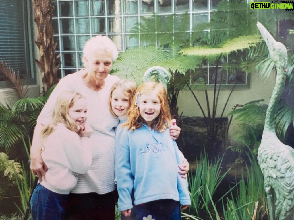 Ashleigh Cummings Instagram - Merry birthday time, nanny! Everybody tell me a story or something you learned from your nan! 😍🌷💙 Botanic Gardens of Sydney