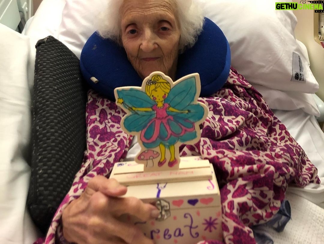 Ashleigh Cummings - 1.6K Likes - Merry birthday time, nanny! Everybody tell me a story or something you learned from your nan! 😍🌷💙