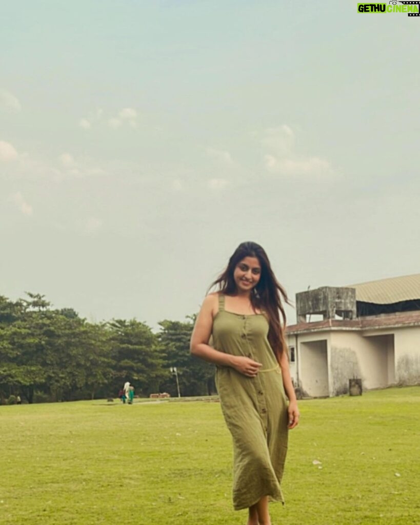 Athmiya Instagram - Listen to the breeze ..walk at ease 🍃 Navi Mumbai (New Mumbai), India