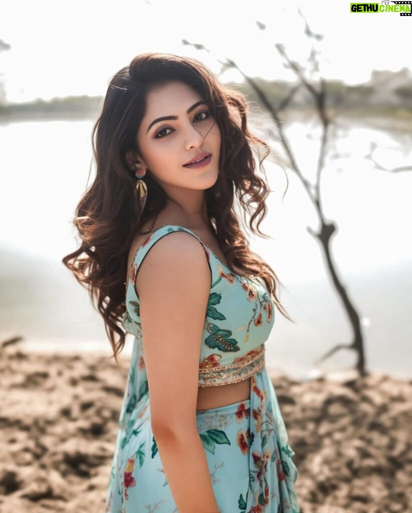 Athulya Ravi Instagram - Entering into 2024 with all love , happiness and god’s blessings ! This year gonna be the massive for all of us and our families and friends !! Happy new year to all my sweethearts ❤️ #happynewyear2024 #newyear #godspower #nature #love #happiness #focus #success #health #gratefulfor2023 #blessings ! 👗 @mahimamahajanofficial @manogna_gollapudi @screamstudiosbyharsha @arupre_makeup_artist