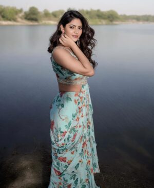 Athulya Ravi Instagram - Entering into 2024 with all love , happiness and god’s blessings ! This year gonna be the massive for all of us and our families and friends !! Happy new year to all my sweethearts ❤️ #happynewyear2024 #newyear #godspower #nature #love #happiness #focus #success #health #gratefulfor2023 #blessings ! 
👗 @mahimamahajanofficial 
@manogna_gollapudi 
@screamstudiosbyharsha 
@arupre_makeup_artist