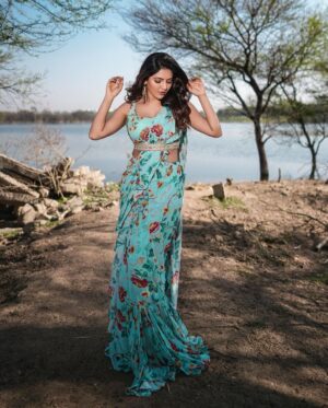 Athulya Ravi Instagram - Entering into 2024 with all love , happiness and god’s blessings ! This year gonna be the massive for all of us and our families and friends !! Happy new year to all my sweethearts ❤️ #happynewyear2024 #newyear #godspower #nature #love #happiness #focus #success #health #gratefulfor2023 #blessings ! 
👗 @mahimamahajanofficial 
@manogna_gollapudi 
@screamstudiosbyharsha 
@arupre_makeup_artist