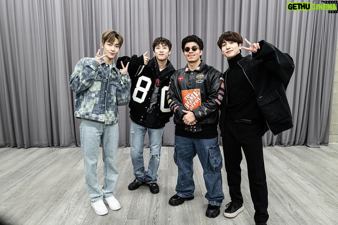 Atta Halilintar Instagram - Thank u for inviting to ur Basecamp cool boyband! @official_theboyz Congrats 43M views in last week! see ya at jakarta! Bikin apa yaa kitaa?? Oppa Gangnam Style