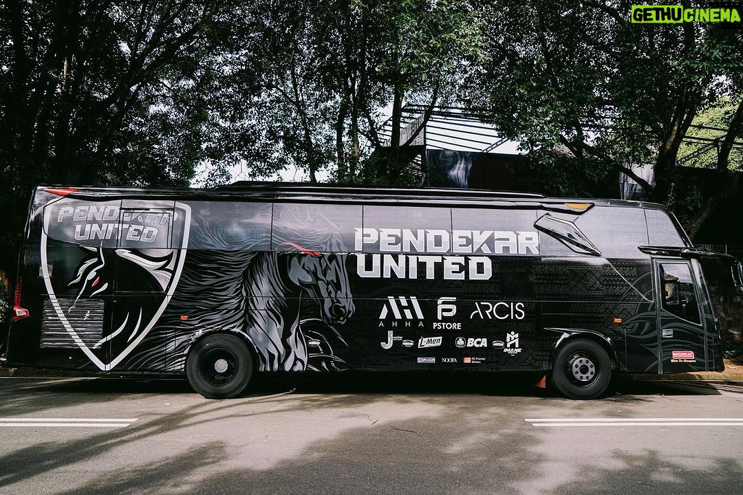 Atta Halilintar Instagram - Makasih maxdecal udah membalut kuda hitam @pendekarunited 2024! 🖤 1 jt untuk yang yang comment dan follower @maxdecalofficial @pendekarunited (dipilih 2 orang buat besok jumat berkah ya) udah diumumin ya @ahhaberbagi