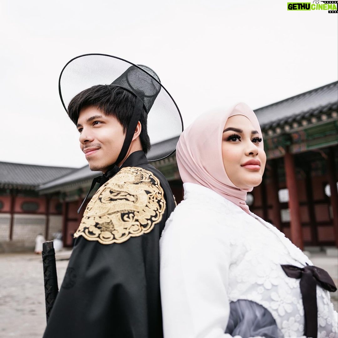 Atta Halilintar Instagram - Apapun orang bilang istriku tetep ter debest 🫶Busui/bumil itu cantik... edit jadi drakor apa ni cocoknya? Gyongbok Palace