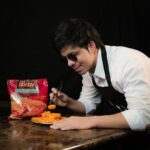 Atta Halilintar Instagram – Chef Attanya Ameena dan Azura😊
Meskipun cuman masak nugget, tapi nugget ini beda guys
Fiesta @fiestanugget crispy buble nugget yang lebih krenyees dan juicy, jadi kamu mau aku masakin juga ngga?