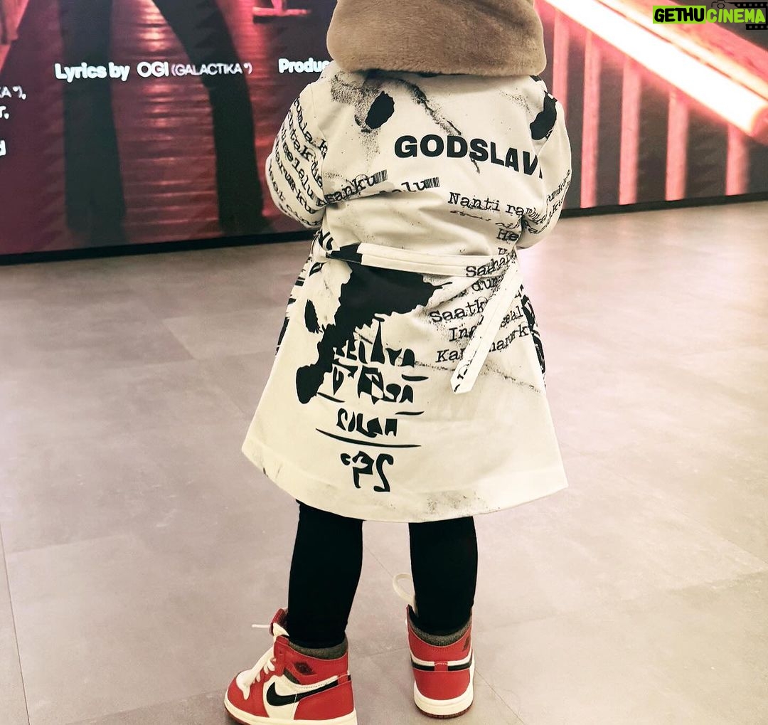 Atta Halilintar Instagram - 행복한 금요일.. -3🥶 #JumatBerkah . . 👕👚: @godslave.con @godslave.ofc Citayem Fashion