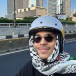Atta Halilintar Instagram - kelakuan bocil ku.. seneng banget tempel sticker... apalagi sama slide 8 dan antek2 kesayangannya... Bocil epep