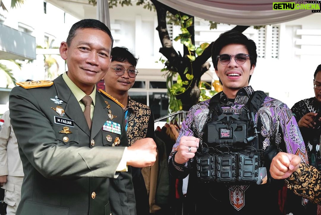 Atta Halilintar Instagram - 🫡Suatu kebanggaan sudah 4 tahun jadi Duta Bela Negara Selamat Hari Bela Negara.. ✊🏻🇮🇩 . . outfit: @the_diplomat_tailor Kementerian Pertahanan RI