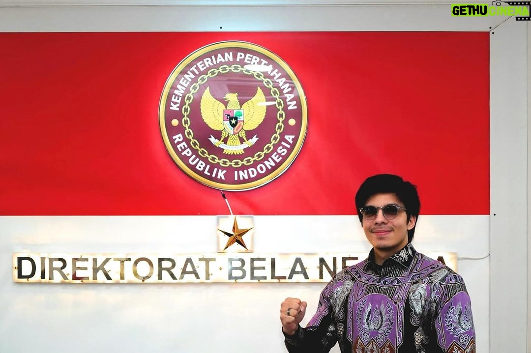 Atta Halilintar Instagram - 🫡Suatu kebanggaan sudah 4 tahun jadi Duta Bela Negara Selamat Hari Bela Negara.. ✊🏻🇮🇩 . . outfit: @the_diplomat_tailor Kementerian Pertahanan RI