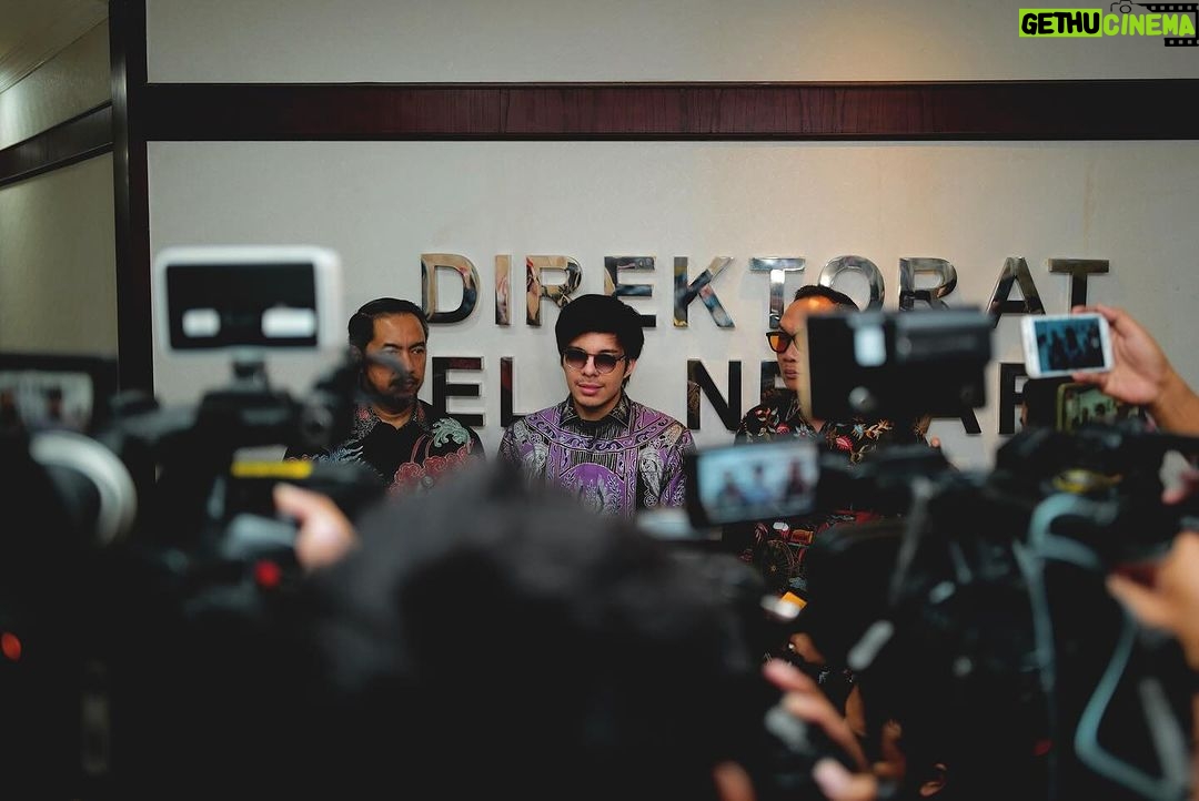 Atta Halilintar Instagram - 🫡Suatu kebanggaan sudah 4 tahun jadi Duta Bela Negara Selamat Hari Bela Negara.. ✊🏻🇮🇩 . . outfit: @the_diplomat_tailor Kementerian Pertahanan RI