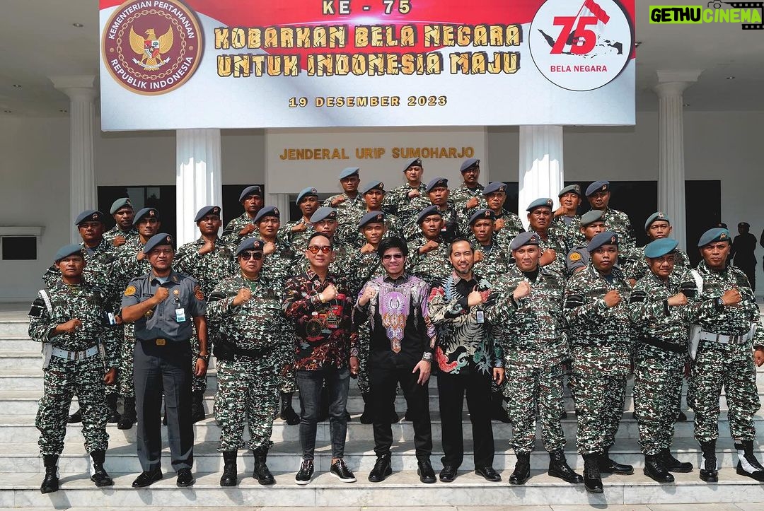 Atta Halilintar Instagram - 🫡Suatu kebanggaan sudah 4 tahun jadi Duta Bela Negara Selamat Hari Bela Negara.. ✊🏻🇮🇩 . . outfit: @the_diplomat_tailor Kementerian Pertahanan RI