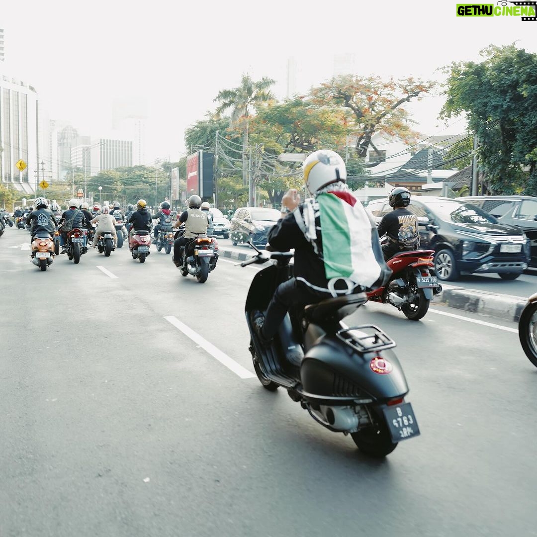 Atta Halilintar Instagram - Tahajjud ride 🍉🛵✊🏻