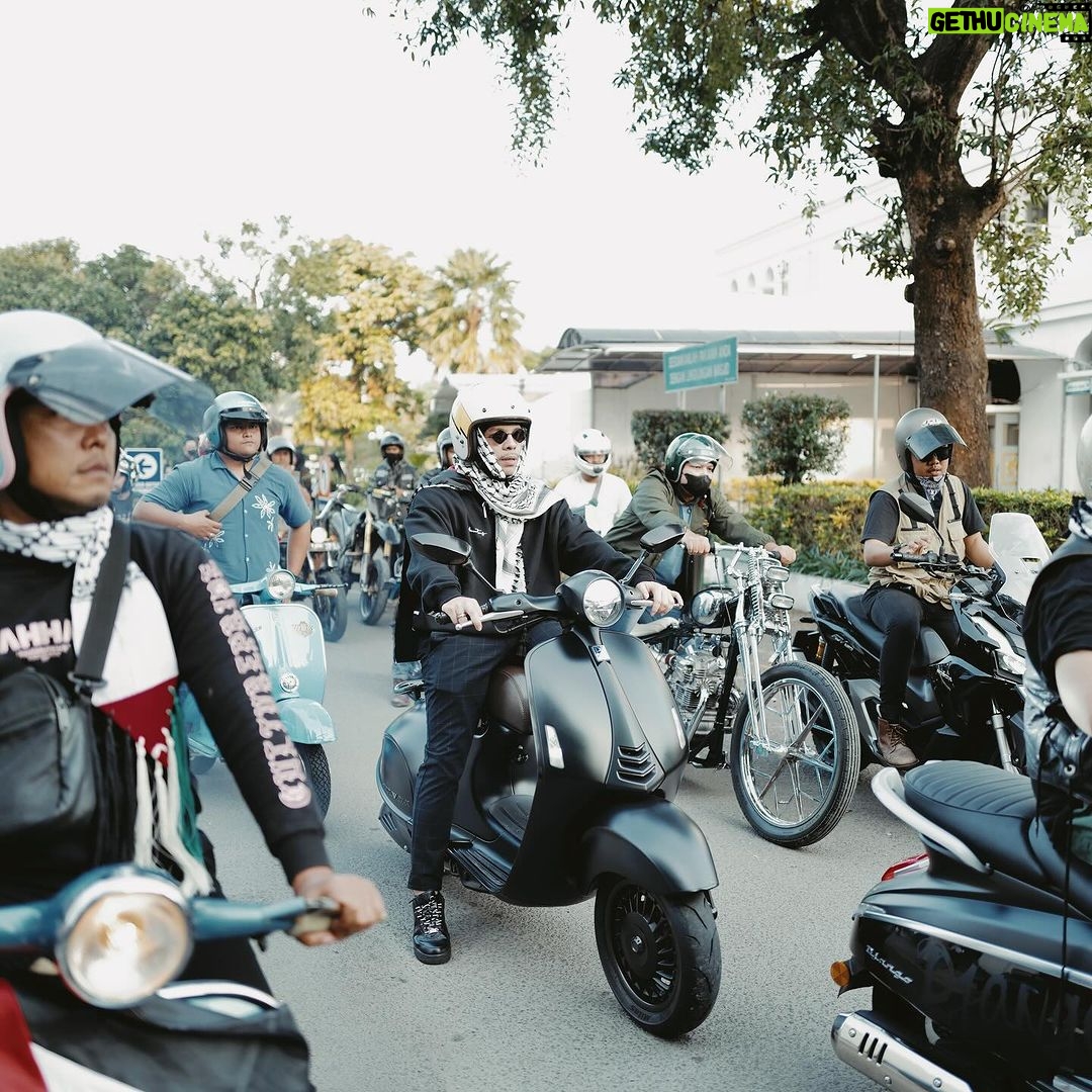 Atta Halilintar Instagram - Tahajjud ride 🍉🛵✊🏻