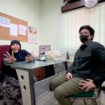 Atta Halilintar Instagram - Ambil rapor Ujian SMA semester 1 ku. Dulu ibu yayah nyamperin aku lagi jualan di lebak bulus buat anter buku.. Senang bisa ketemu ibu lagi dan lanjutin pendidikan… Semoga bisa segera lulus SMA, Lanjut Kuliah dan Nyari magangg 😘 Semoga nanti bisa ikut bantu support sekolah ibu ya.. 🙏🏻 Quote Hari ini “Ga Sekolah Bisa Terjadi, Ga Belajar jangan sampai Terjadi”