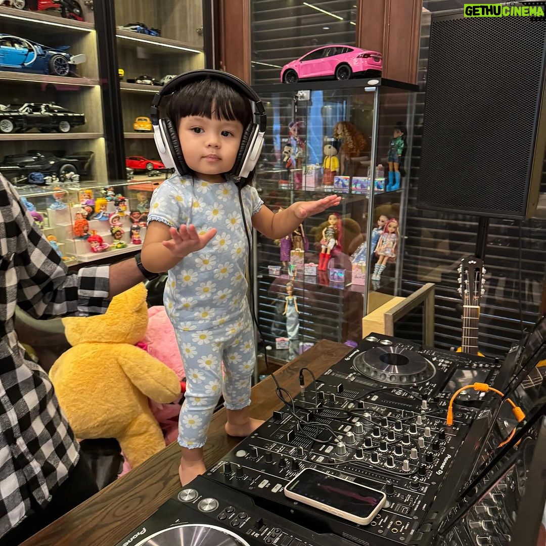 Atta Halilintar Instagram - SERANG BANTEN sampai jumpa kawan2 🤍