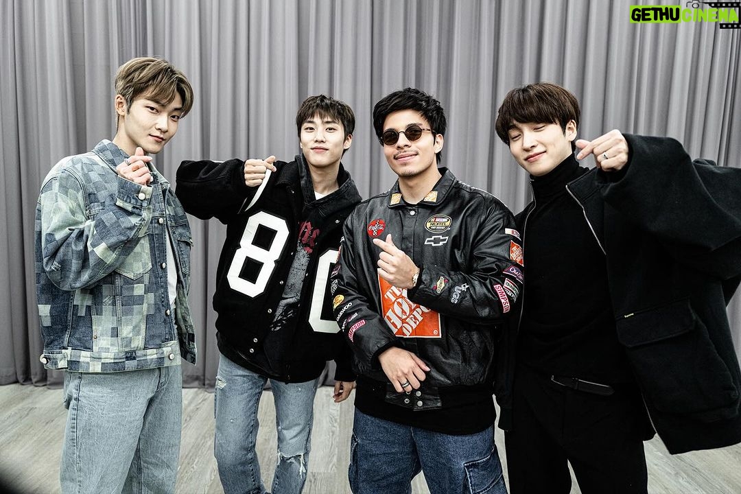 Atta Halilintar Instagram - Thank u for inviting to ur Basecamp cool boyband! @official_theboyz Congrats 43M views in last week! see ya at jakarta! Bikin apa yaa kitaa?? Oppa Gangnam Style