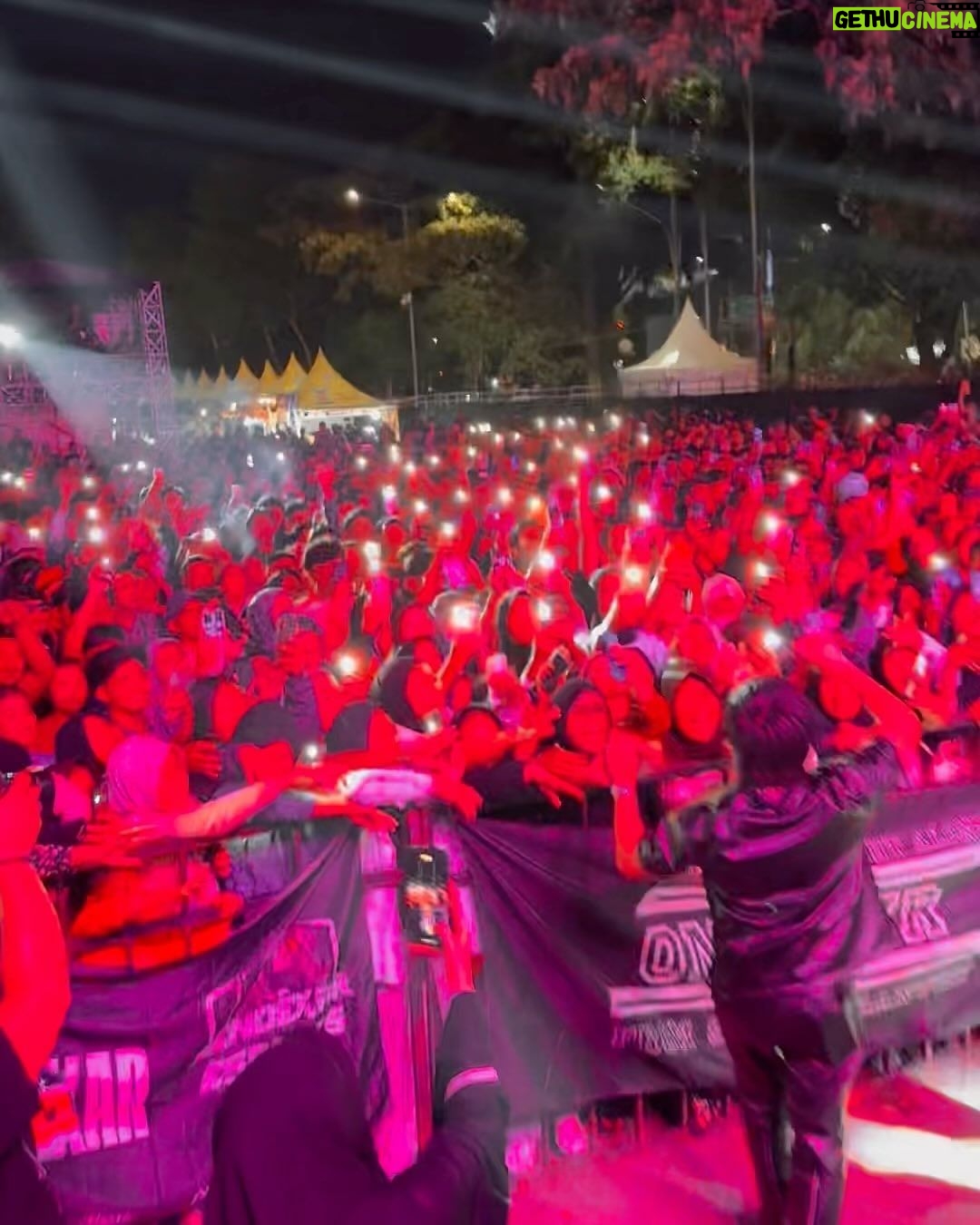 Atta Halilintar Instagram - Serang ga ada lawan 🤍 kota mana kita mulai 2024?? Siap keliling lagi 2024 @atta.music (Dj band rap) ✊🏻