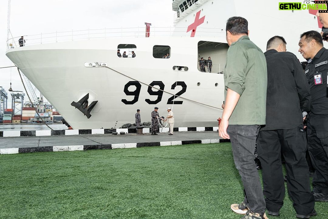 Atta Halilintar Instagram - 236 Ton bantuan Kemanusiaan Indonesia Untuk P4L3ST1NA ๐ฉถ Terima Kasih bpk Presiden, Bpk Menhan, Angkatan Laut. Terima Kasih selurah Rakyat Indonesia yang sudah bikin gerakan Donasi dan sudah berdonasi ๐ฎ๐ฉ ๐ค #FreePalestine #PrayForGaza