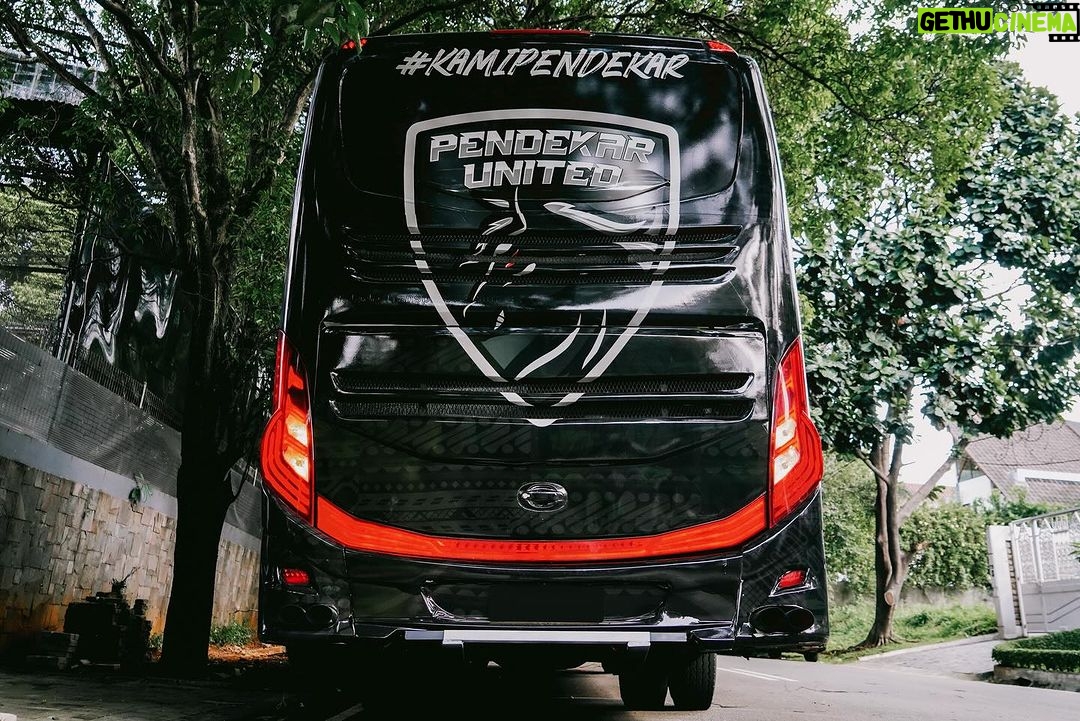 Atta Halilintar Instagram - Makasih maxdecal udah membalut kuda hitam @pendekarunited 2024! 🖤 1 jt untuk yang yang comment dan follower @maxdecalofficial @pendekarunited (dipilih 2 orang buat besok jumat berkah ya) udah diumumin ya @ahhaberbagi
