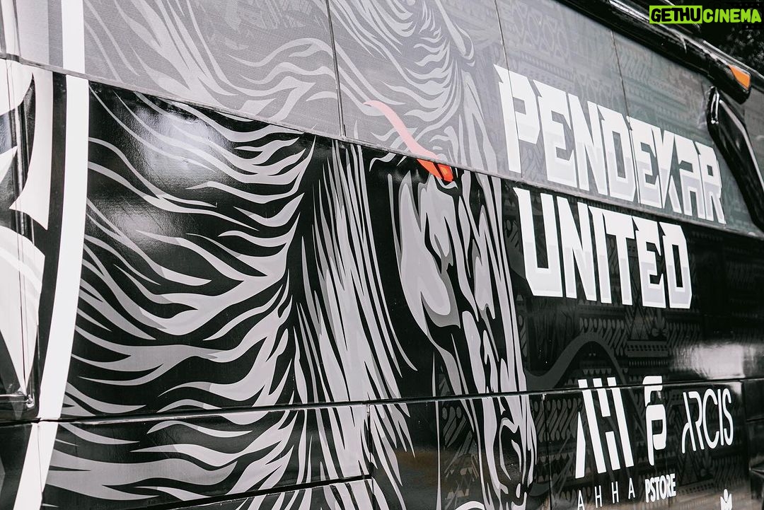 Atta Halilintar Instagram - Makasih maxdecal udah membalut kuda hitam @pendekarunited 2024! 🖤 1 jt untuk yang yang comment dan follower @maxdecalofficial @pendekarunited (dipilih 2 orang buat besok jumat berkah ya) udah diumumin ya @ahhaberbagi