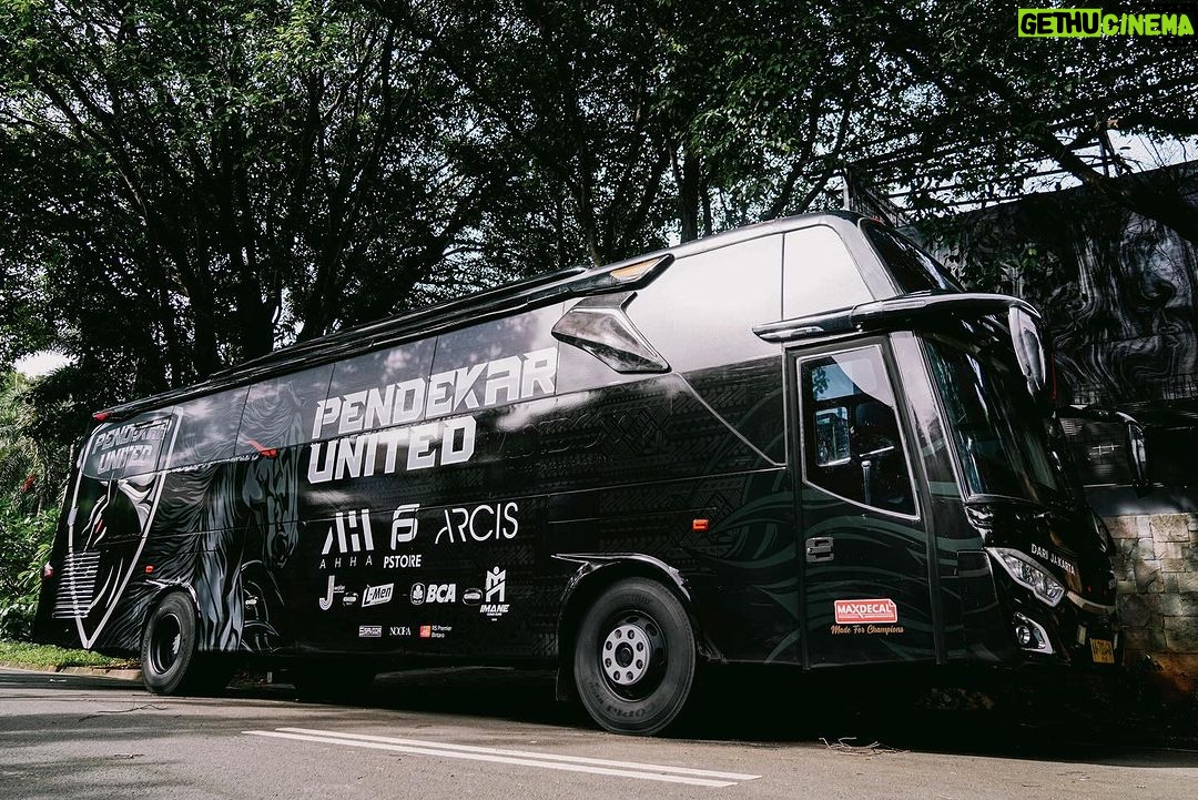 Atta Halilintar Instagram - Makasih maxdecal udah membalut kuda hitam @pendekarunited 2024! 🖤 1 jt untuk yang yang comment dan follower @maxdecalofficial @pendekarunited (dipilih 2 orang buat besok jumat berkah ya) udah diumumin ya @ahhaberbagi